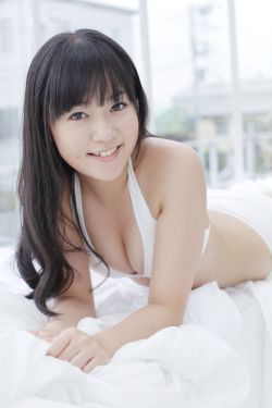 美女露胸无遮挡